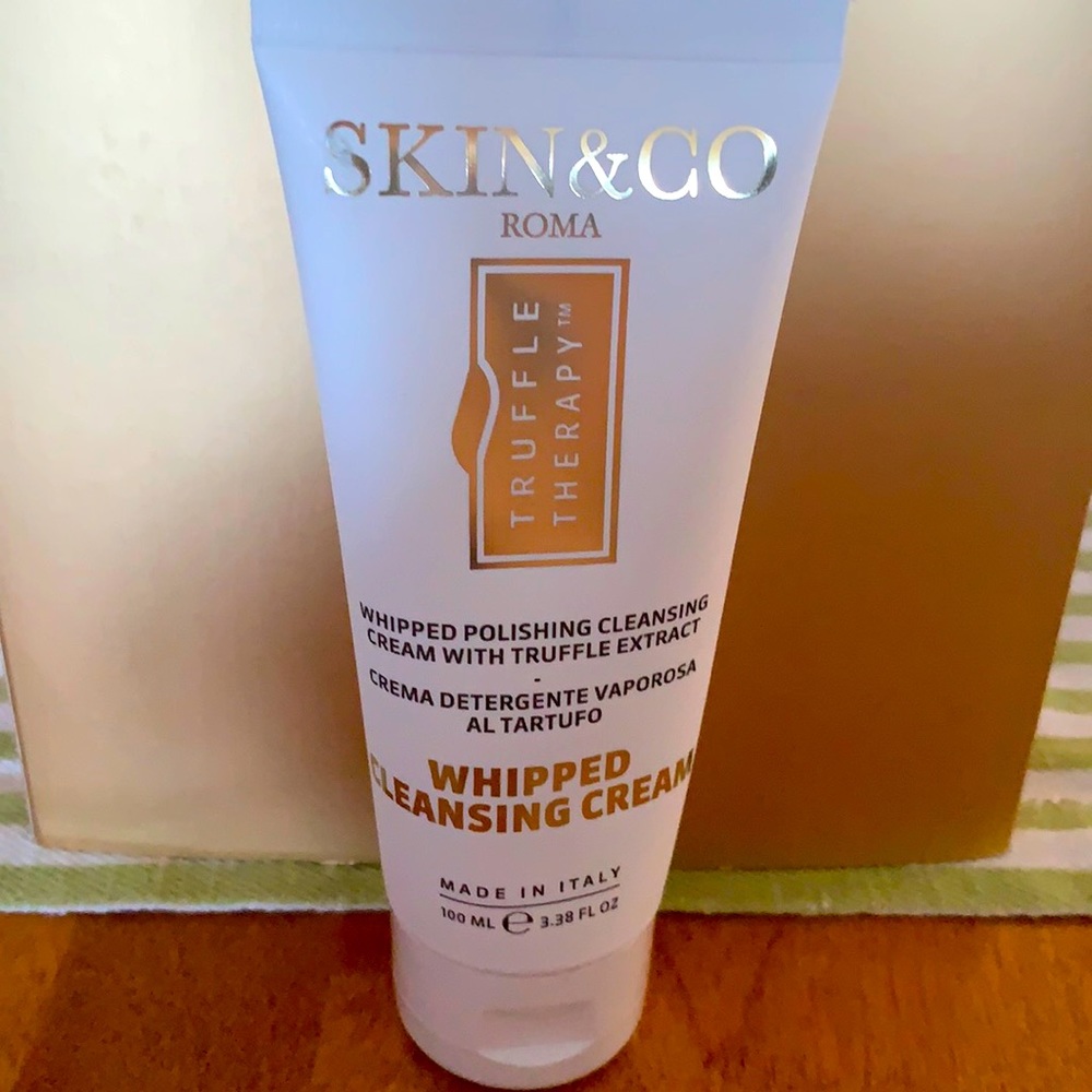 ✨SKIN  & CO Cleansing Cream✨